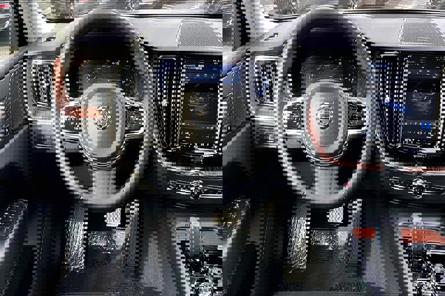 Certified 2024 Volvo XC60 B5 Plus w/ Protection Package Premier image 6