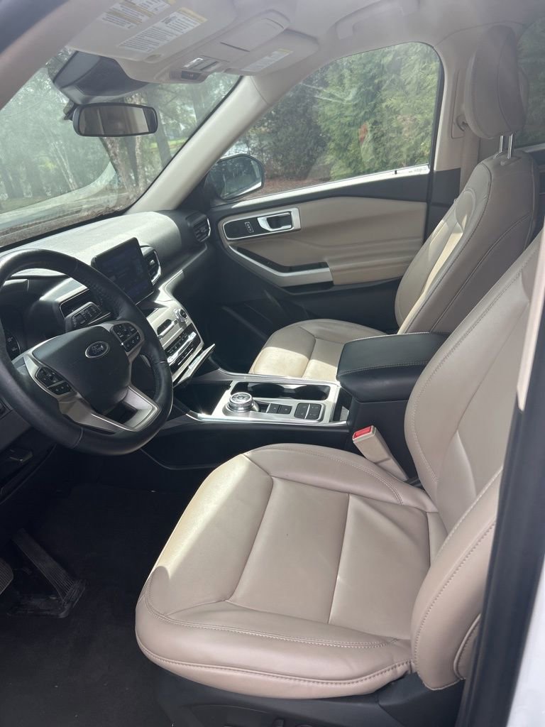Used 2024 Ford Explorer XLT w/ Equipment Group 202A image 19