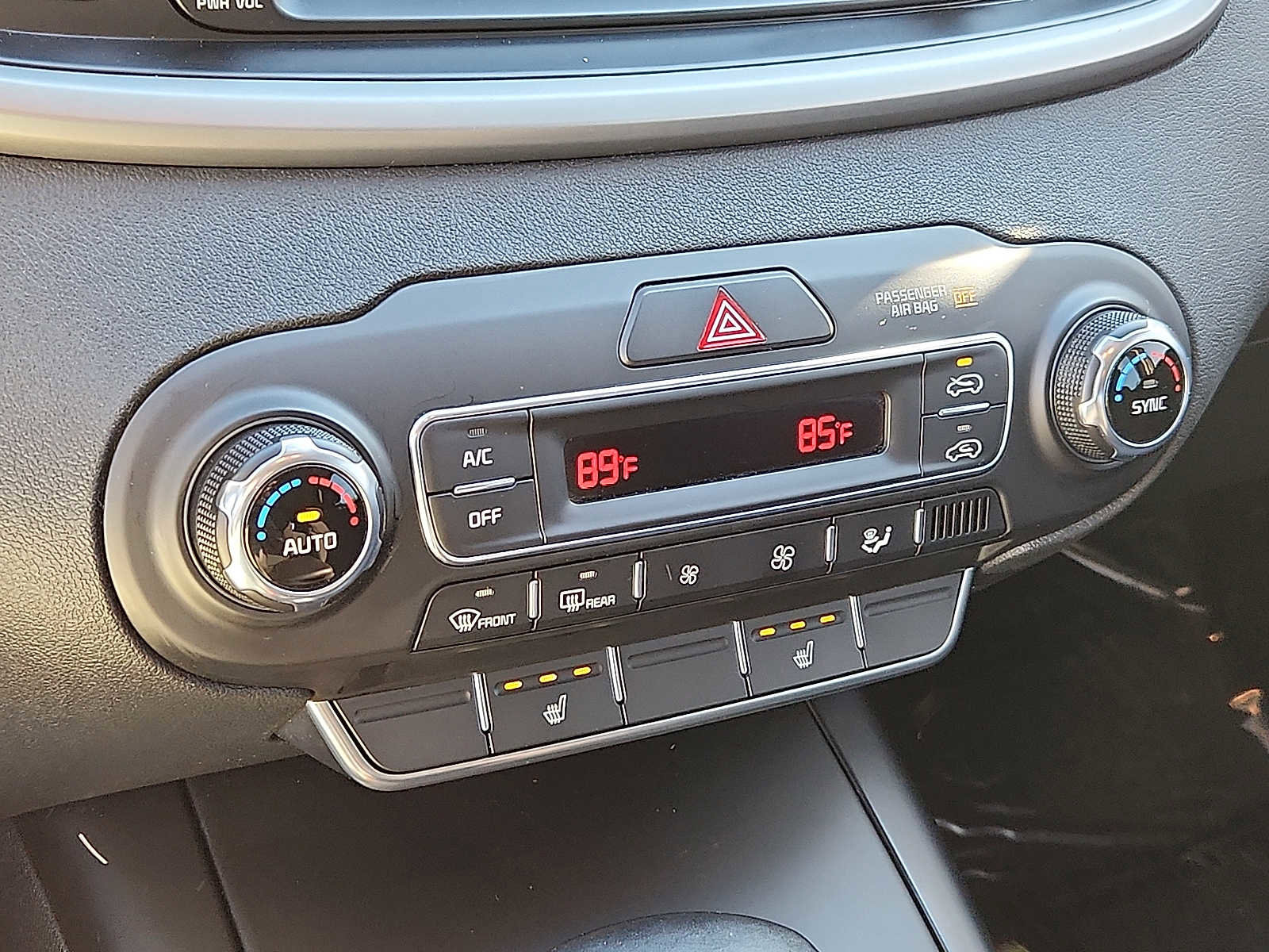 Used 2019 Kia Sorento LX w/ LX Convenience Package image 15