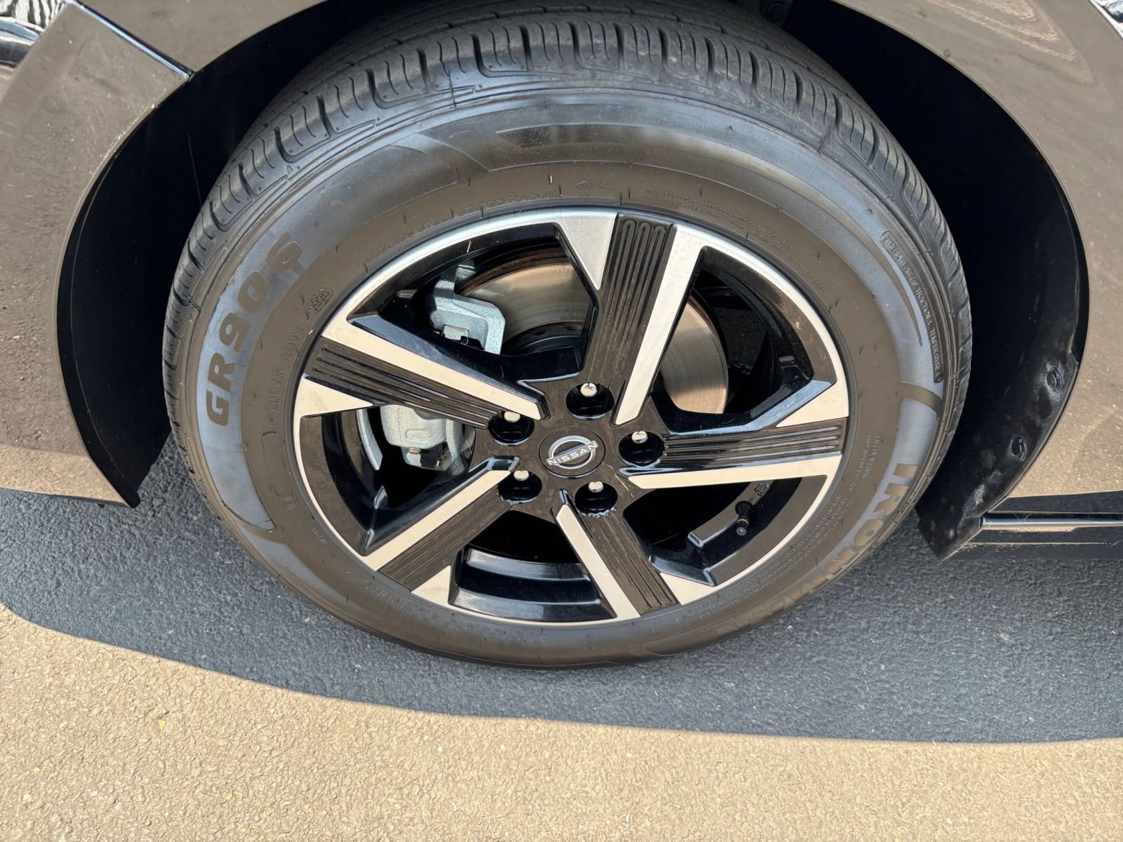 Used 2025 Nissan Sentra SV FWD image 28
