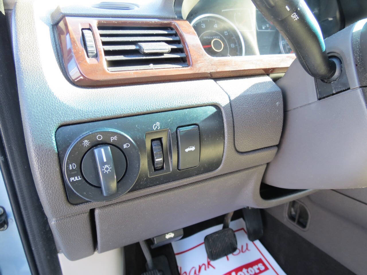 Used 2009 Ford Taurus SEL image 18