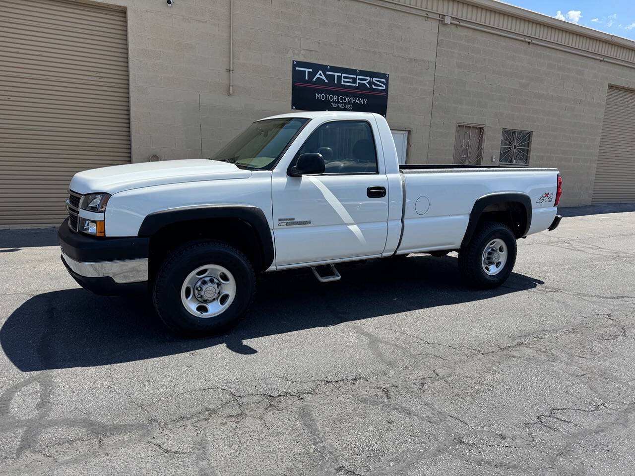 Used 2006 Chevrolet Silverado 2500 W/T w/ Heavy-Duty Power Package AWD/4WD image 4