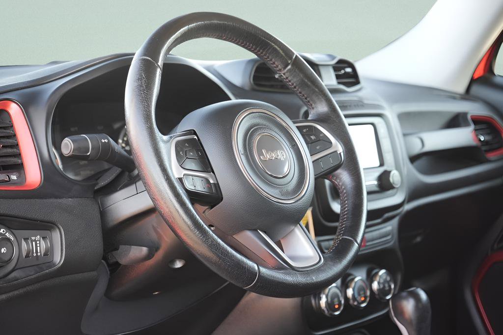 Used 2015 Jeep Renegade Trailhawk AWD/4WD image 22