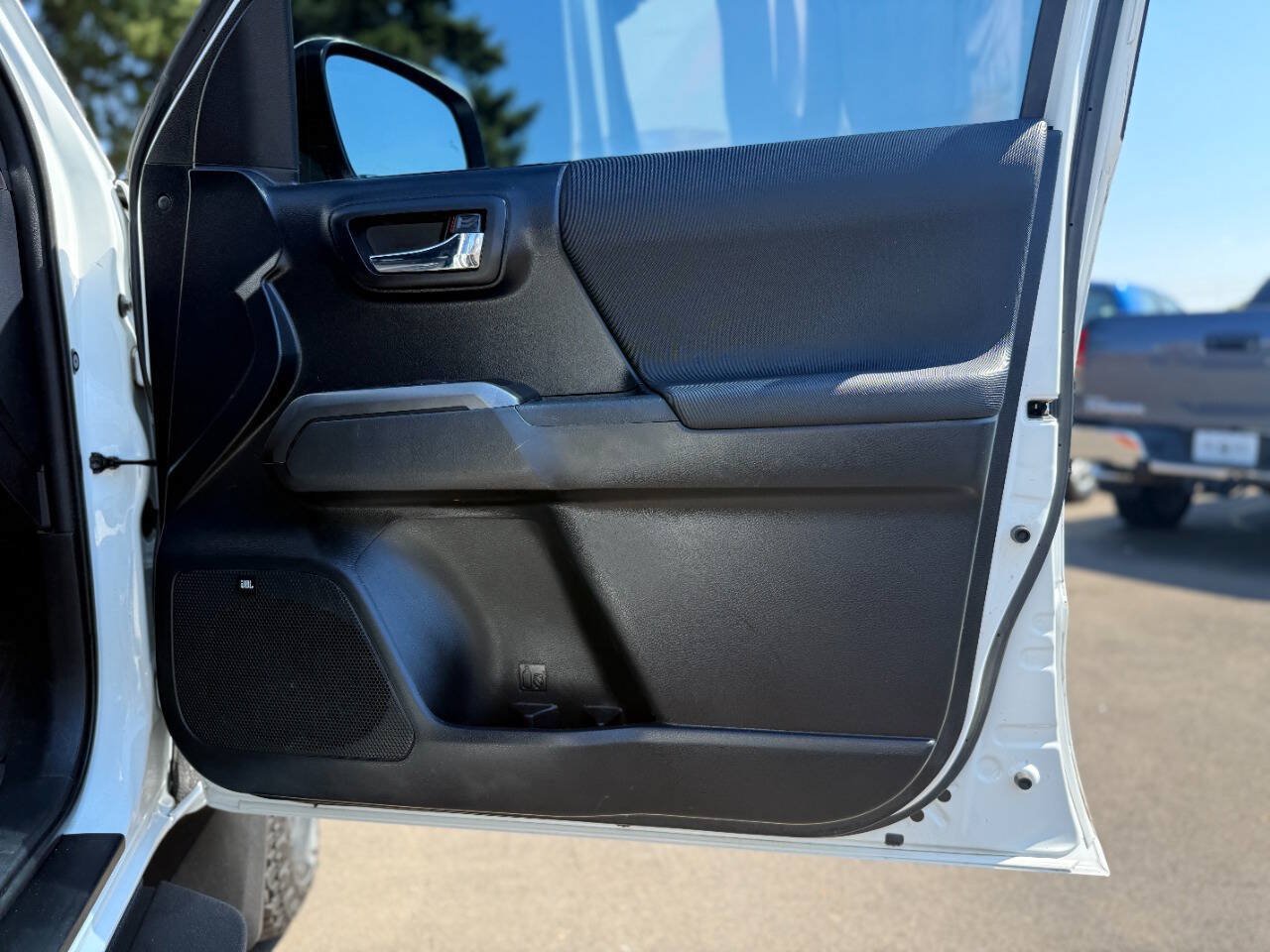 Used 2019 Toyota Tacoma TRD Sport w/ TRD Premium Sport Package AWD/4WD image 37