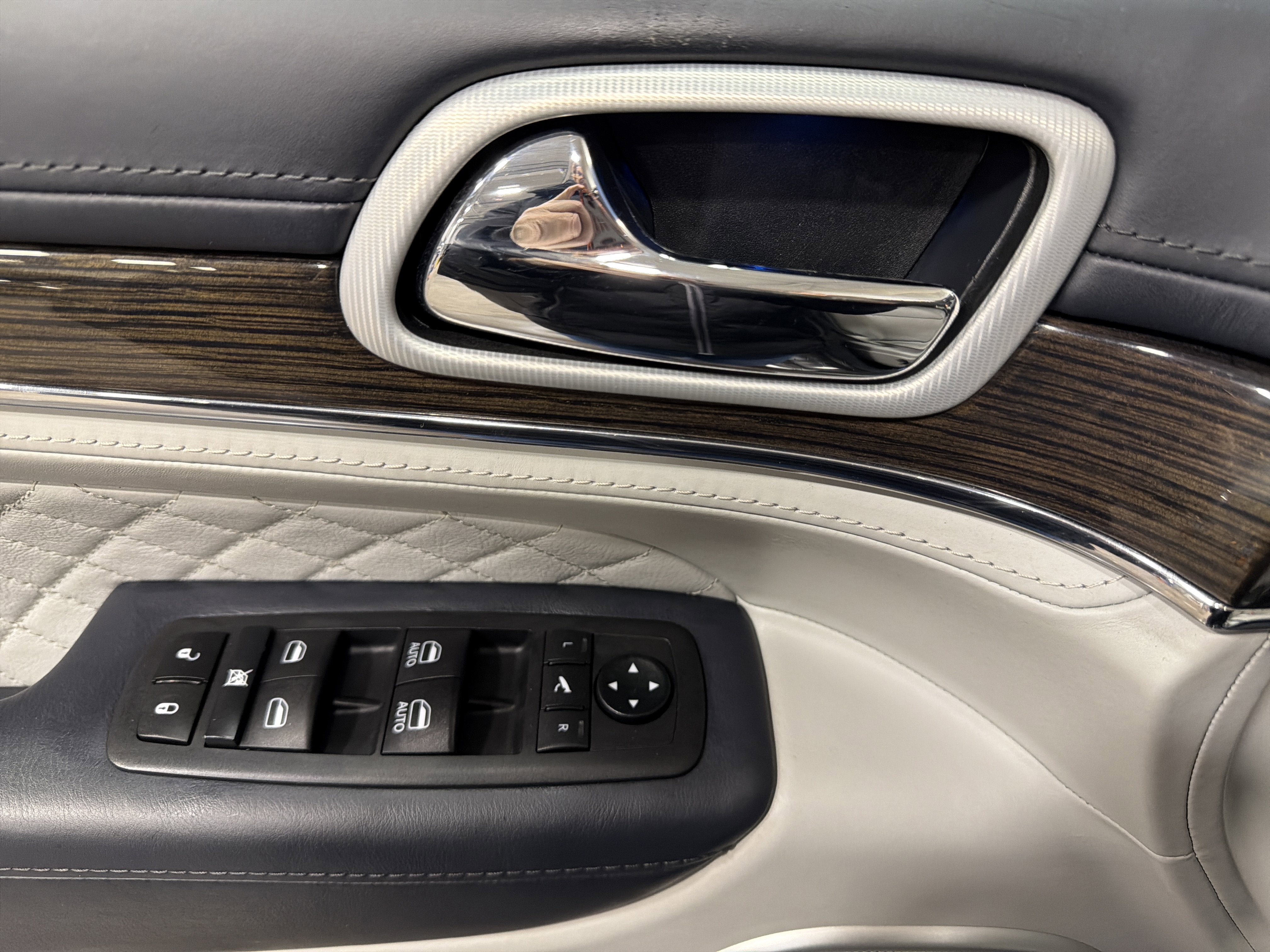 Used 2020 Jeep Grand Cherokee Summit image 19