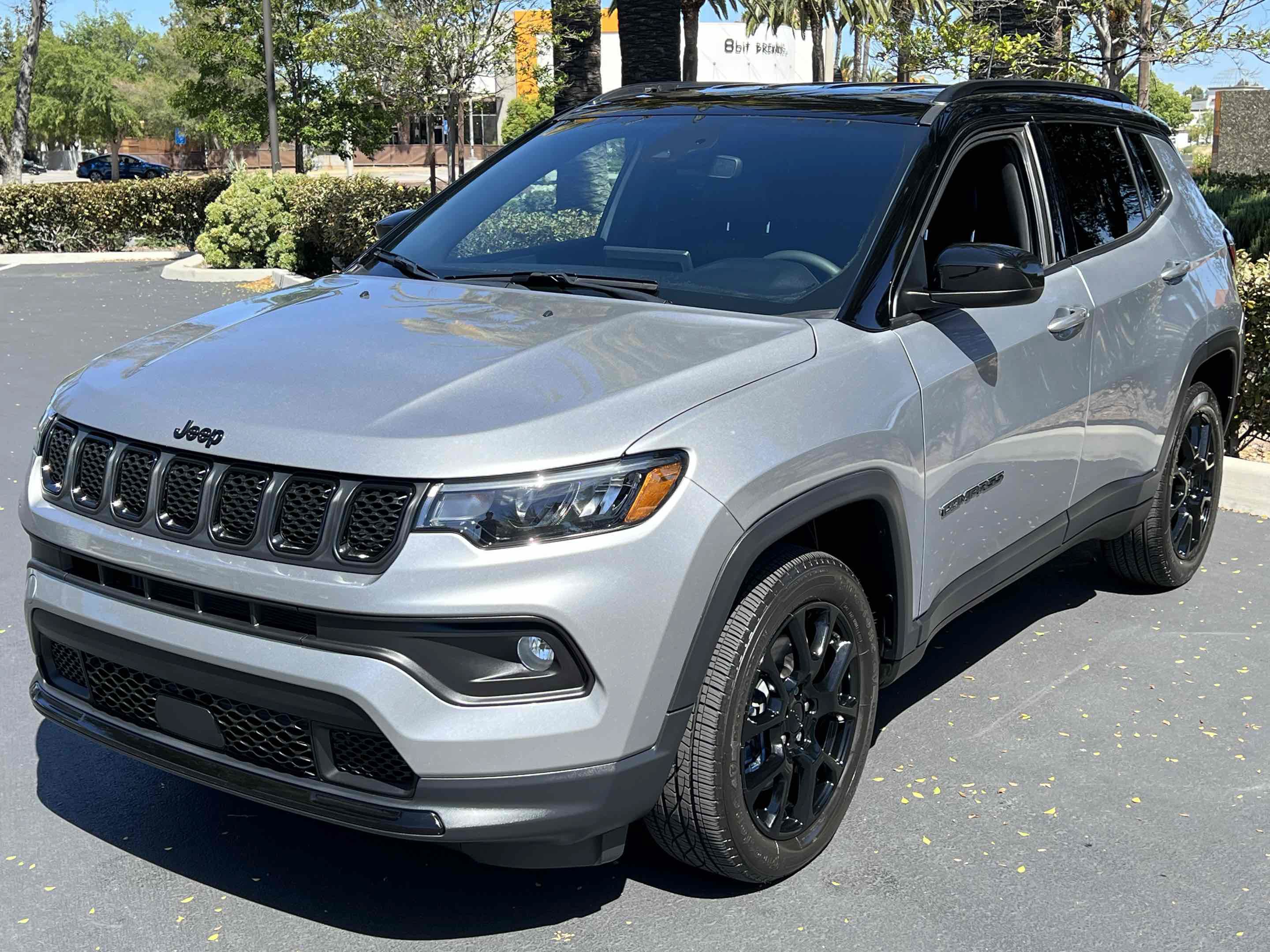 Used 2023 Jeep Compass Latitude AWD/4WD image 11