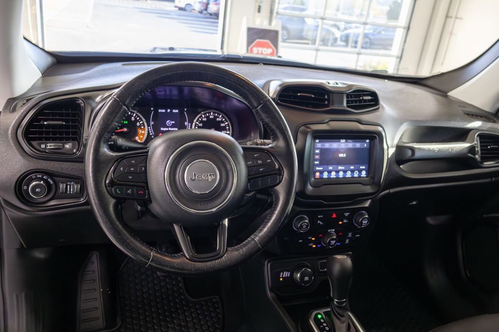 Used 2018 Jeep Renegade Altitude w/ Advanced Technology Group AWD/4WD image 16