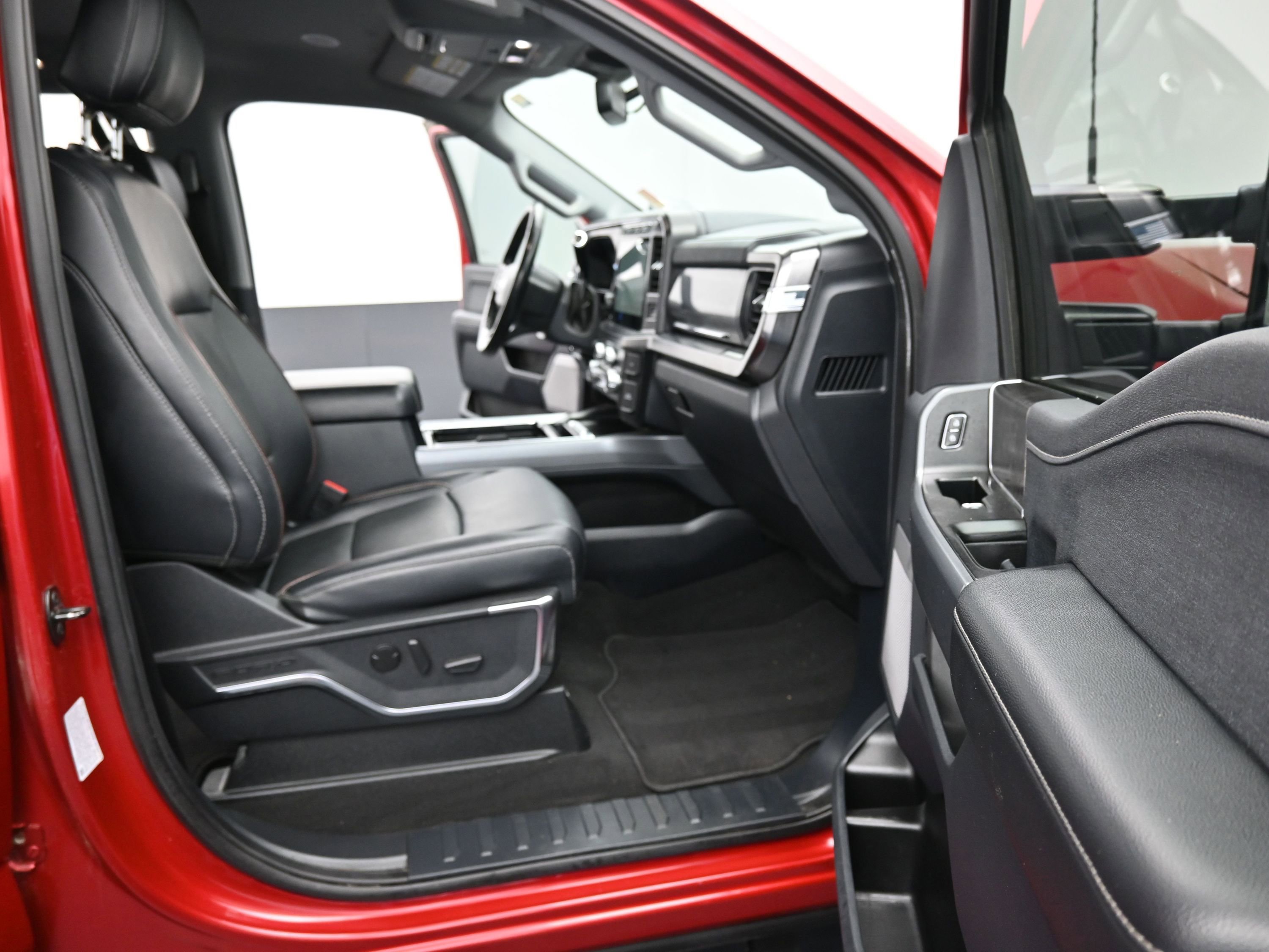 Used 2024 Ford F350 Lariat w/ Lariat Ultimate Package image 18