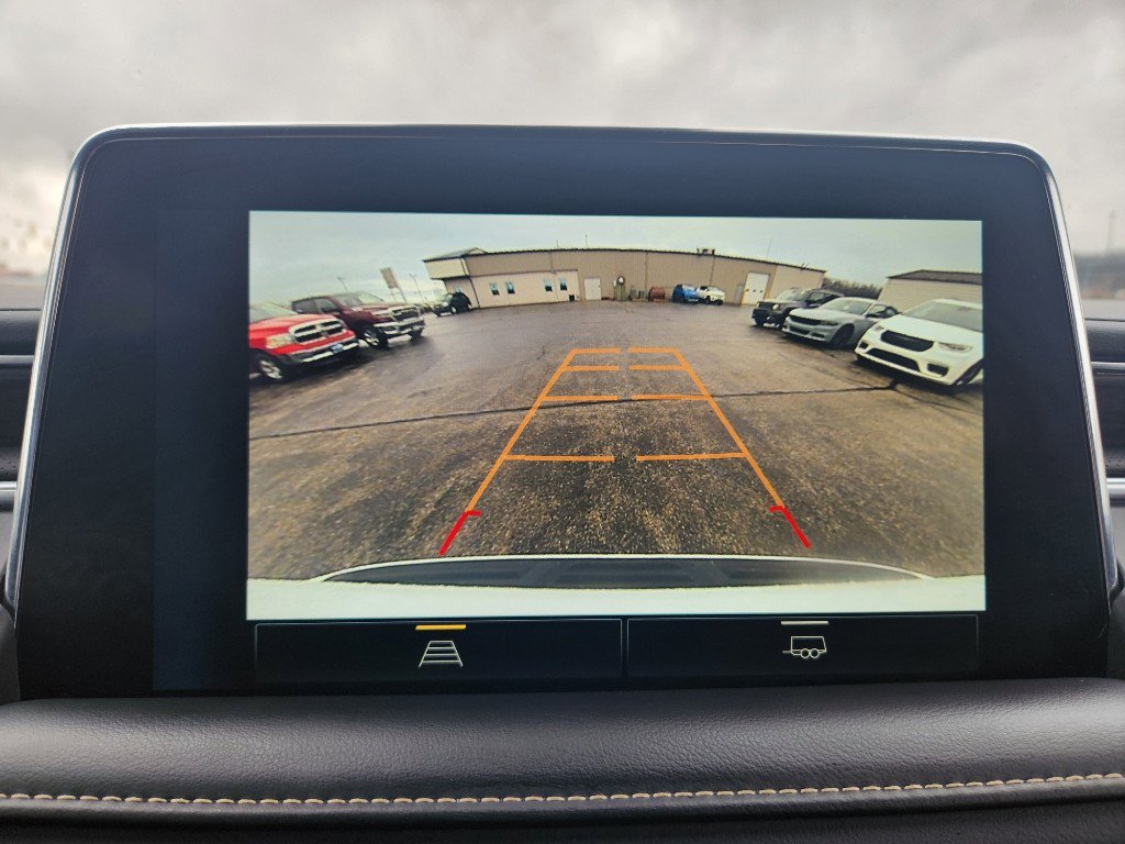 Used 2024 Chevrolet Suburban Premier image 25