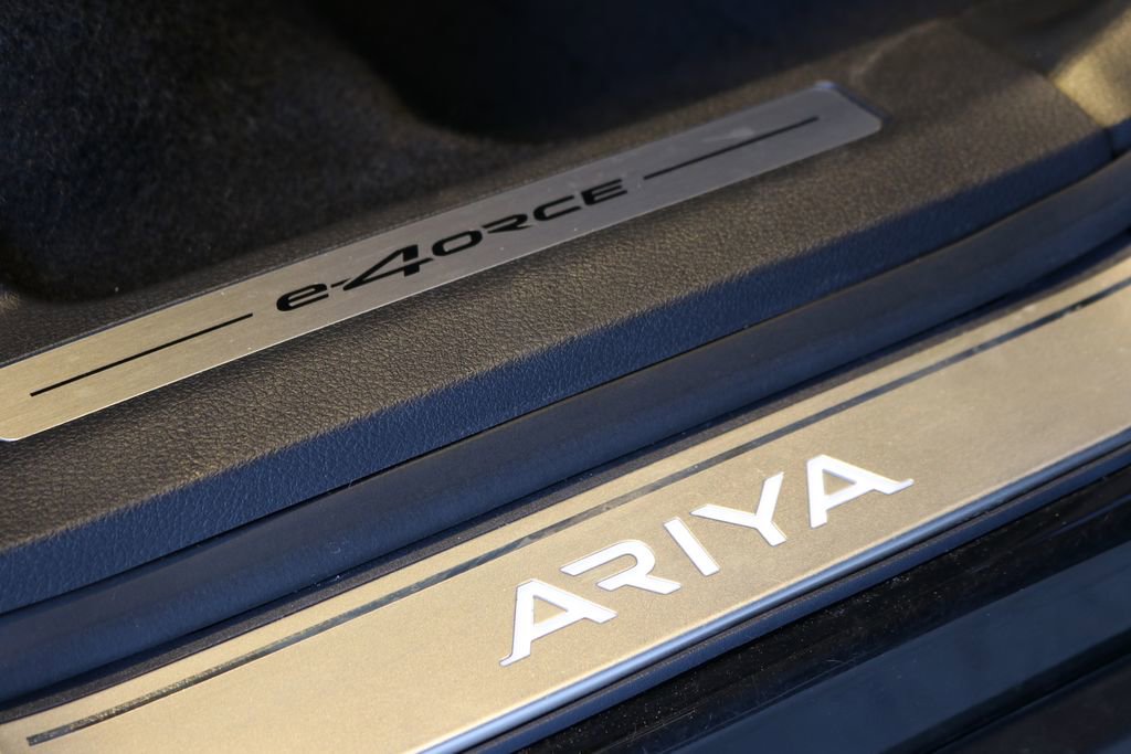 Used 2023 Nissan Ariya AWD image 31