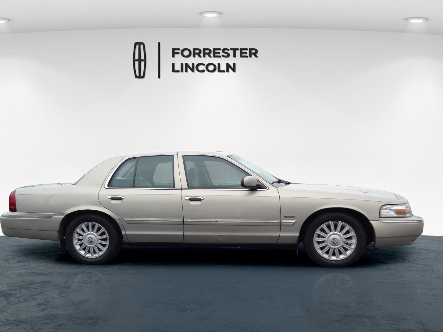 Used 2010 Mercury Grand Marquis LS image 2