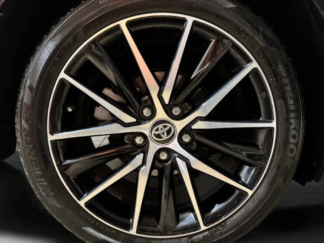 Used 2022 Toyota Camry SE w/ Cold Weather Package FWD image 28