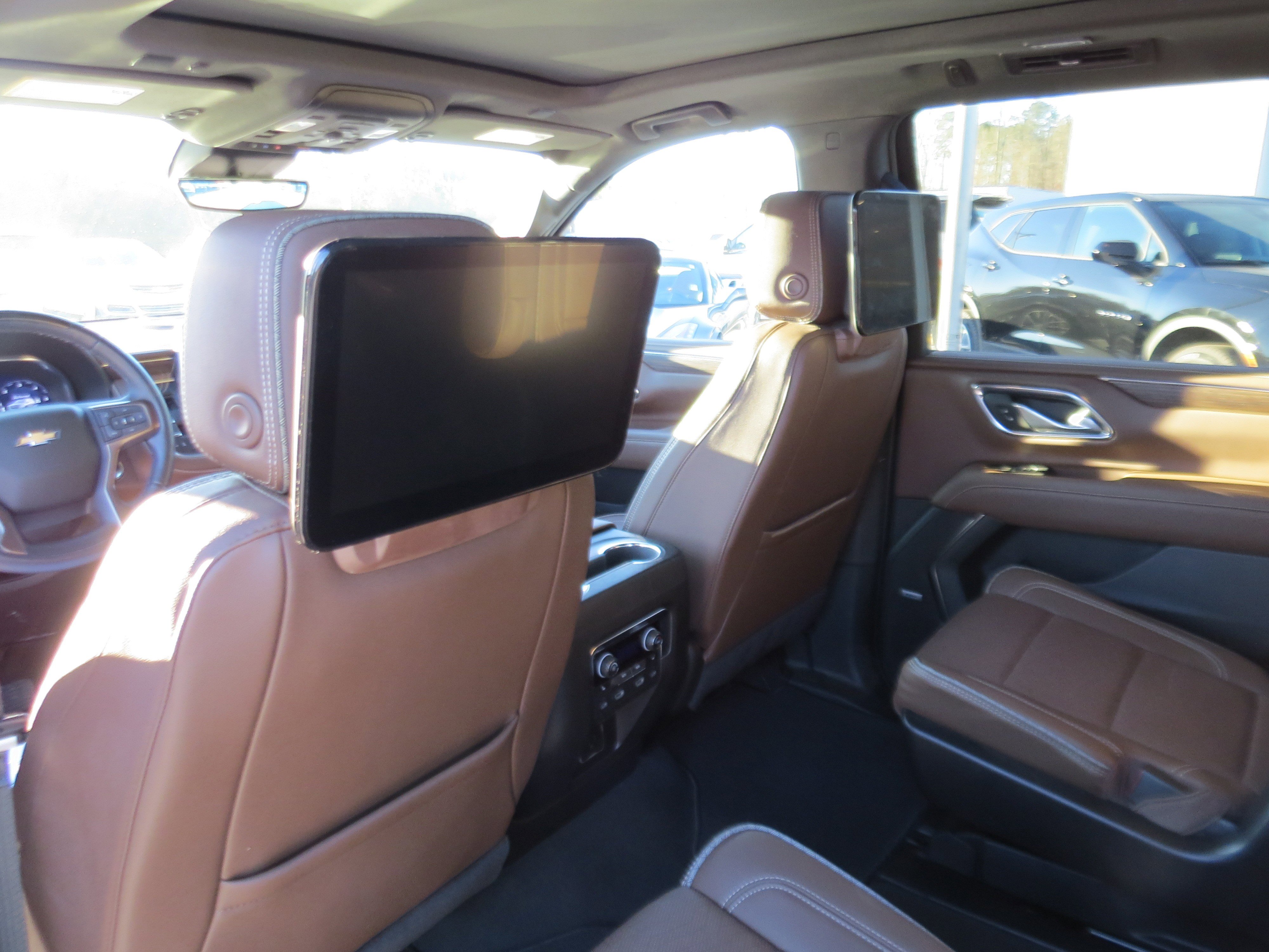 Used 2024 Chevrolet Tahoe High Country w/ Advanced Technology Package AWD/4WD image 15