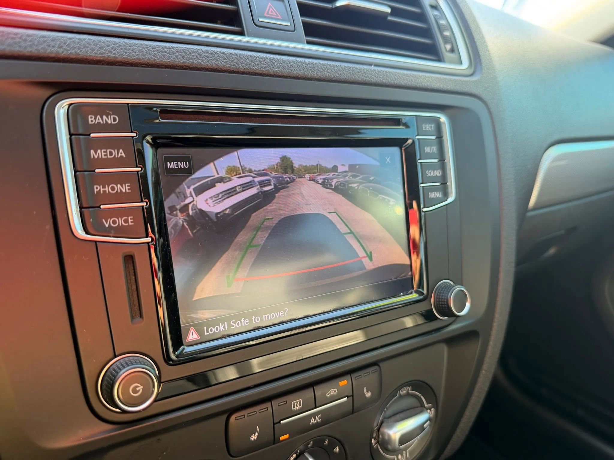 Used 2017 Volkswagen Jetta SE FWD image 17