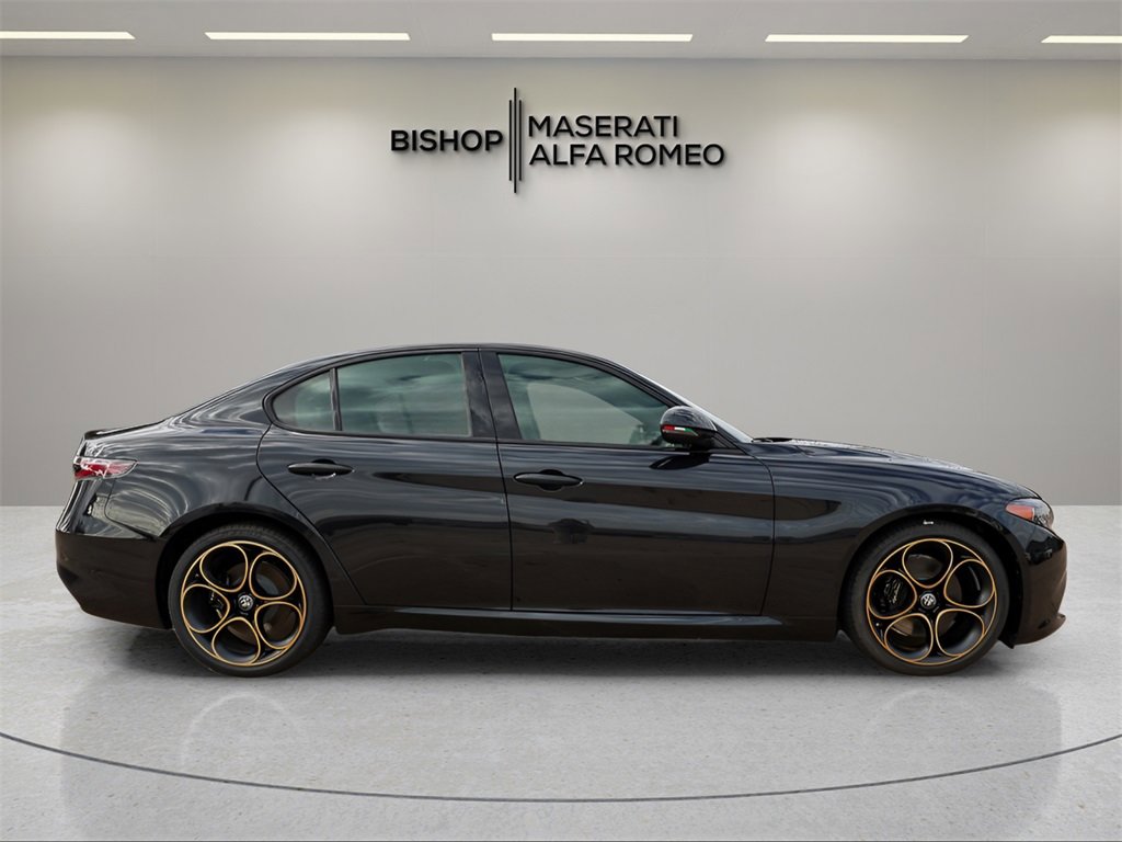 New 2025 Alfa Romeo Giulia w/ Driving Assist Package image 8