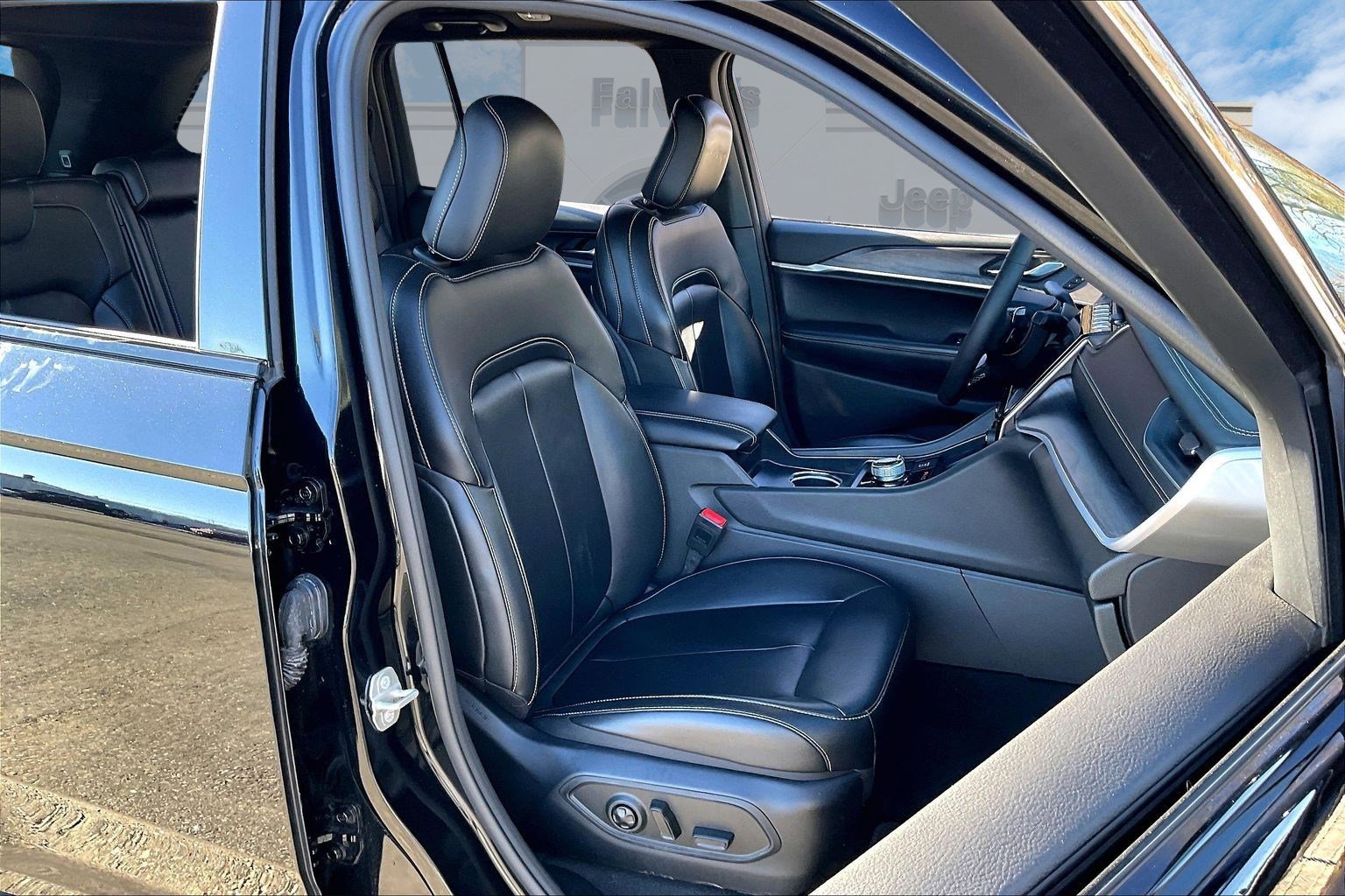 Certified 2024 Jeep Grand Cherokee Limited image 7