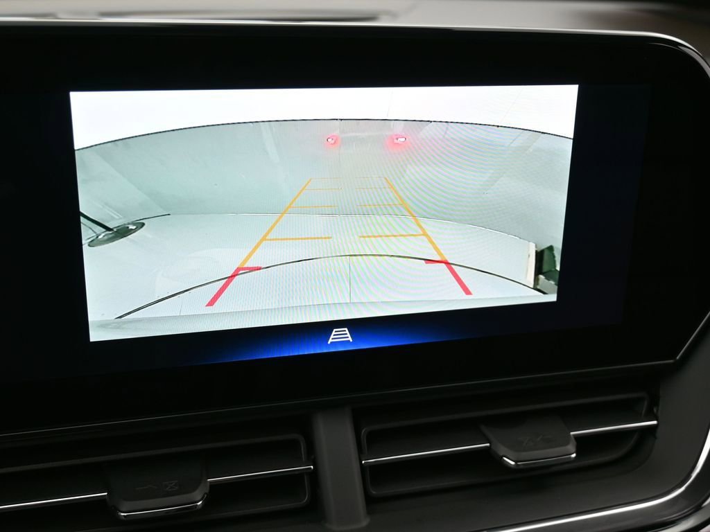 Used 2025 Chevrolet Trax RS w/ Driver Confidence Package image 21