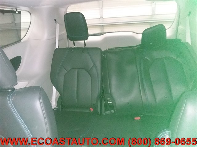 Used 2021 Chrysler Pacifica Touring-L image 14
