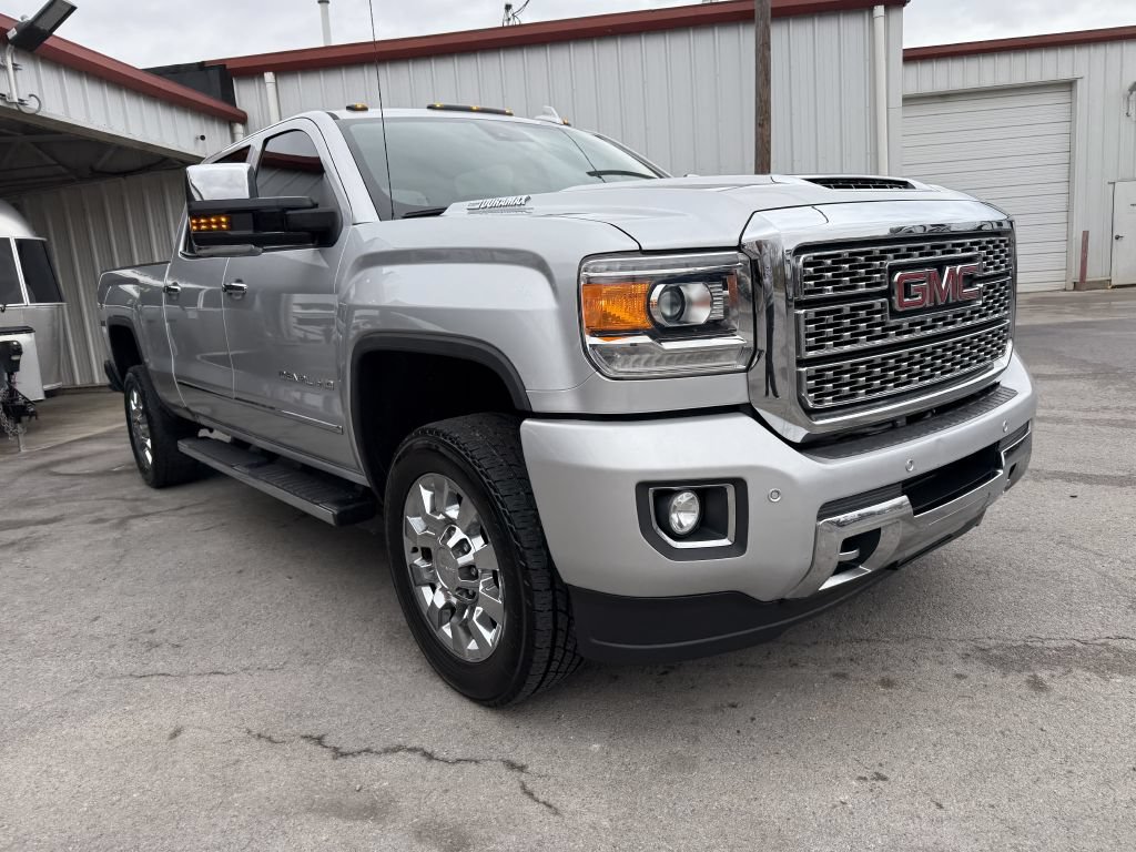 Used 2019 GMC Sierra 2500 Denali w/ Duramax Plus Package AWD/4WD image 4