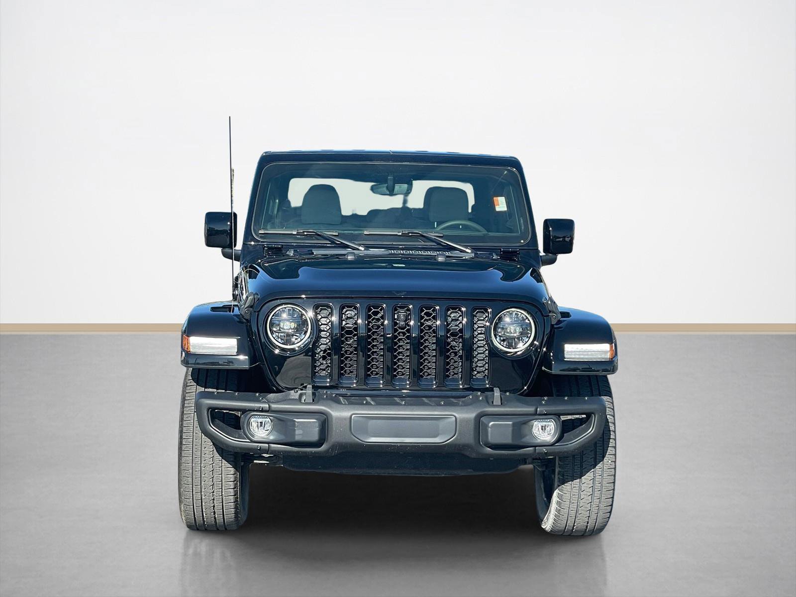 Used 2023 Jeep Gladiator Overland image 2
