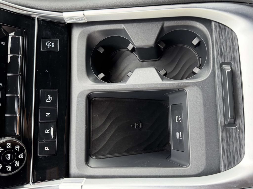 Used 2025 Nissan Armada SL AWD/4WD image 31