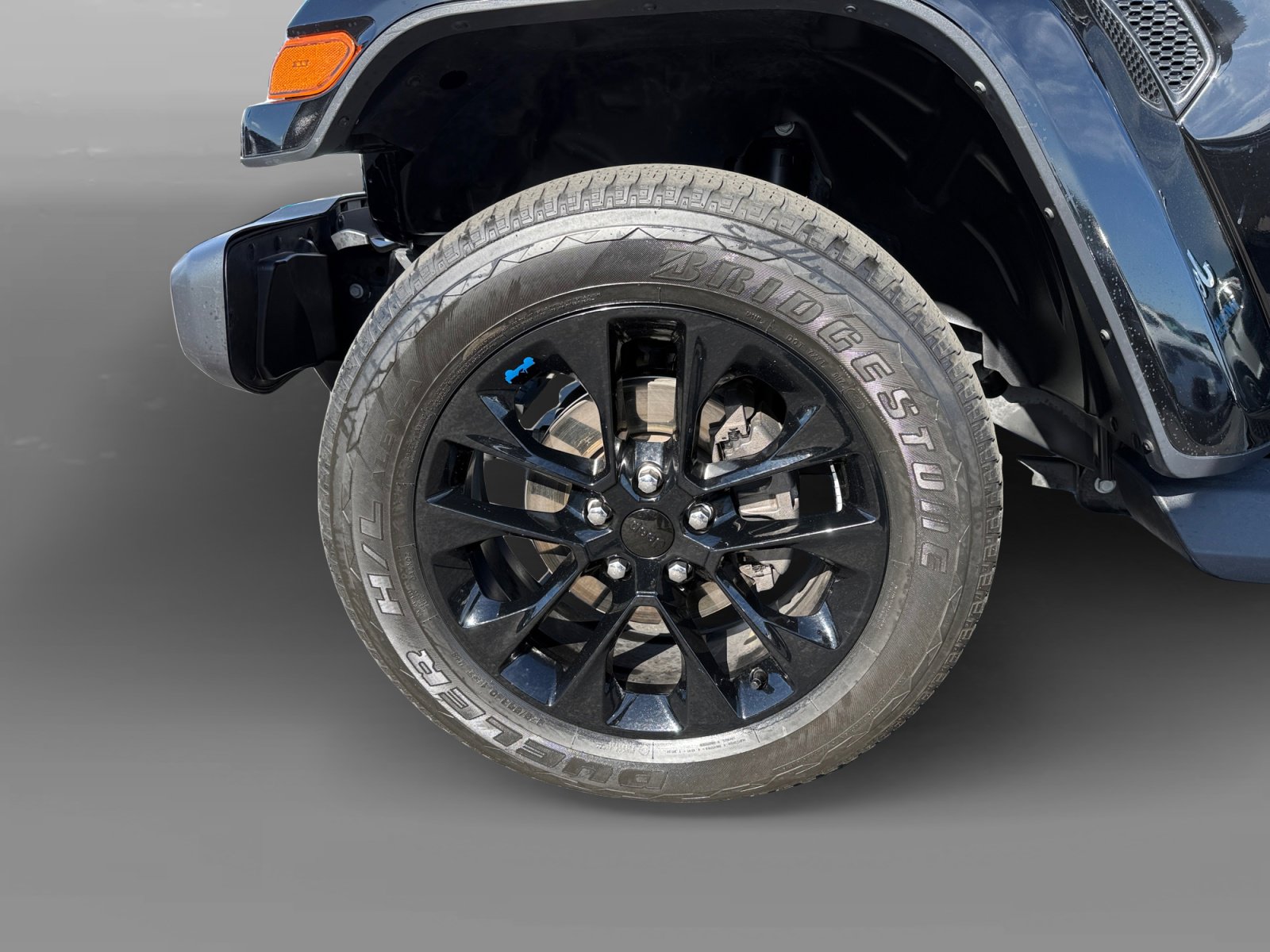 Used 2022 Jeep Wrangler Unlimited Sahara AWD/4WD image 9