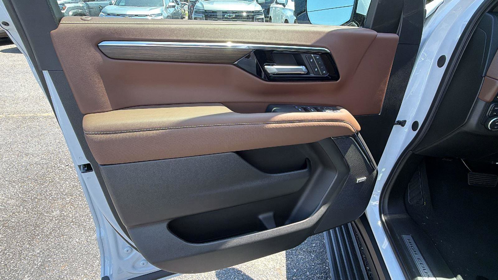 New 2026 Chevrolet Tahoe High Country AWD/4WD image 12