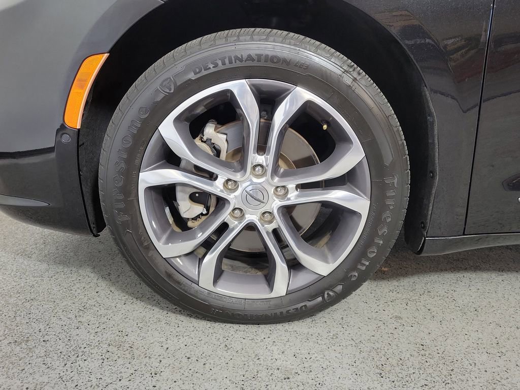 Used 2021 Chrysler Pacifica Pinnacle AWD/4WD image 9