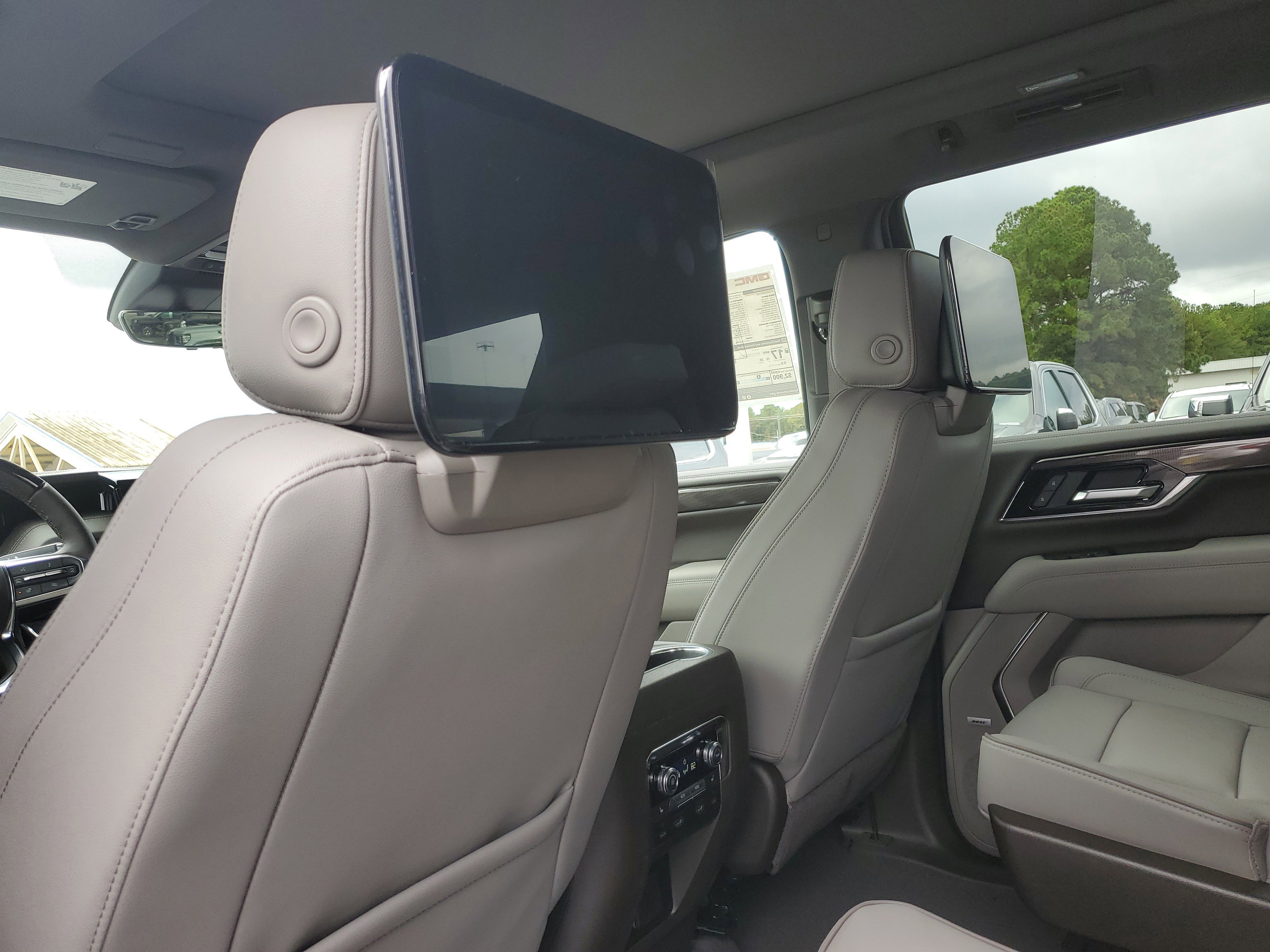 New 2026 GMC Yukon Elevation image 8