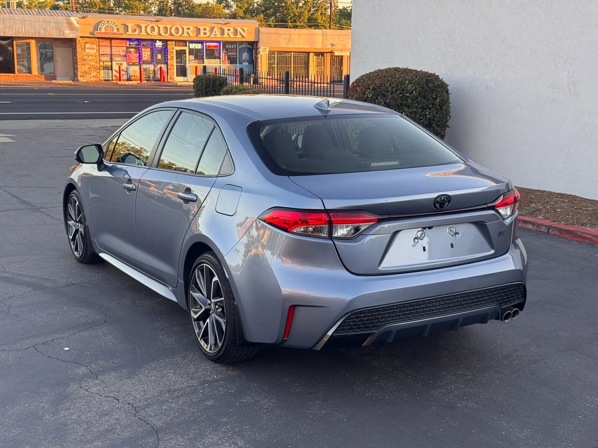 Used 2022 Toyota Corolla SE w/ Carpet Mat Package (TMS) FWD image 4