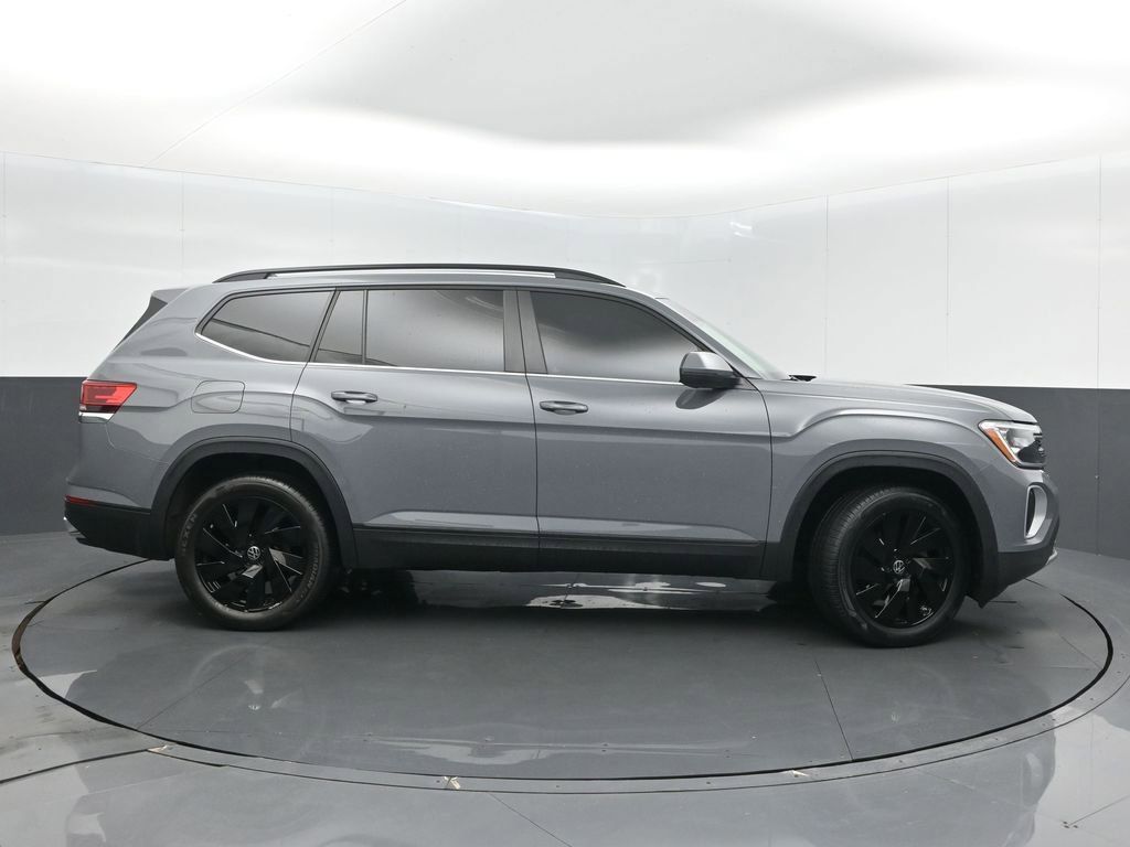 Used 2025 Volkswagen Atlas SE FWD image 8