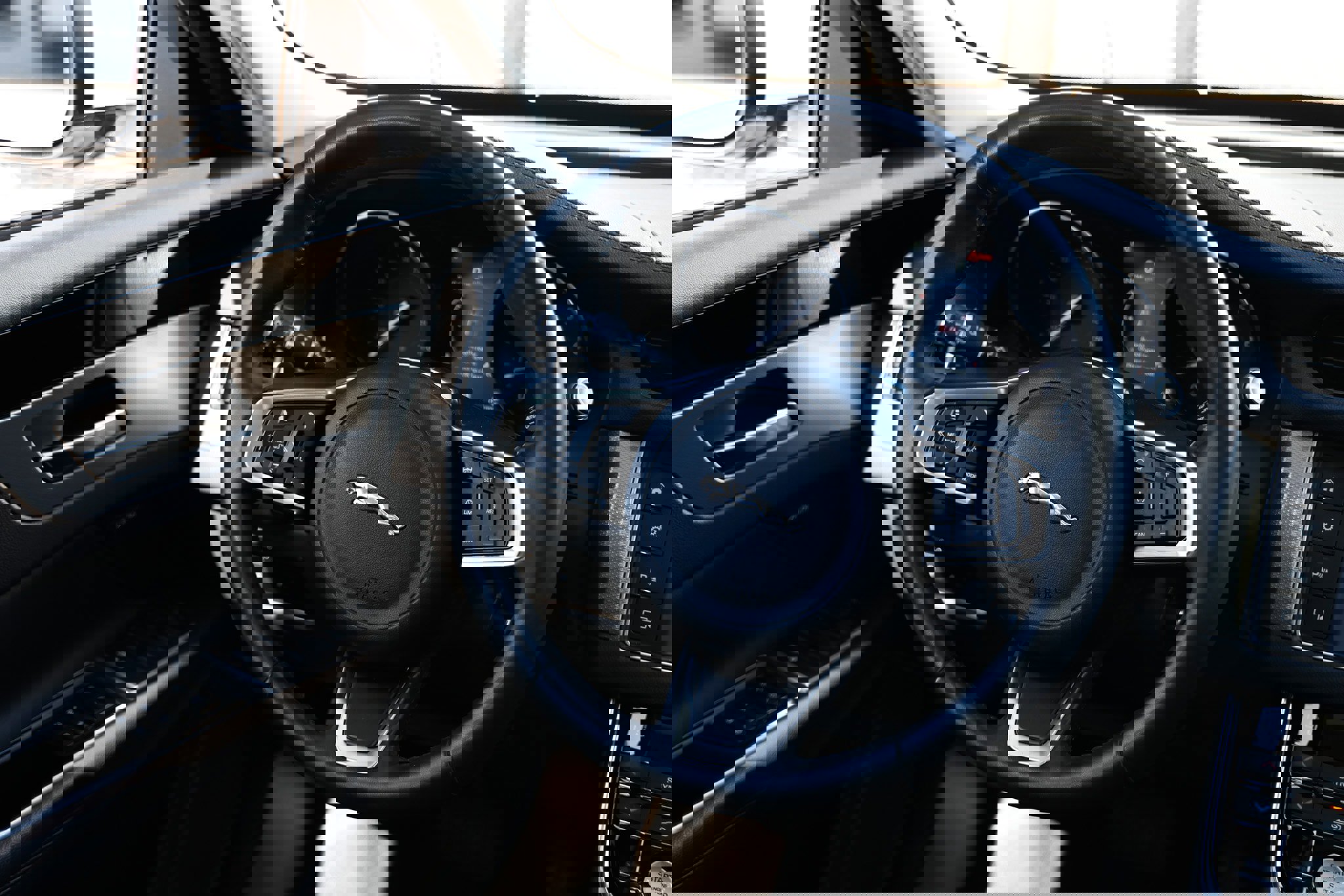 Used 2018 Jaguar XF Prestige image 33