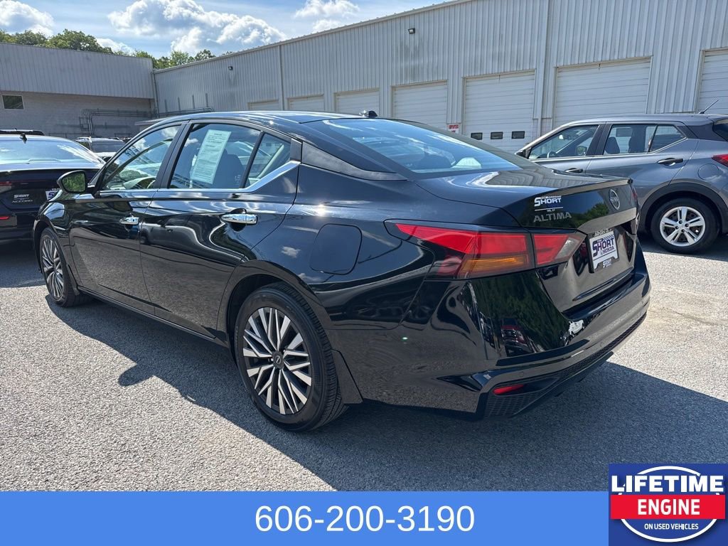 Used 2024 Nissan Altima 2.5 SV FWD image 9
