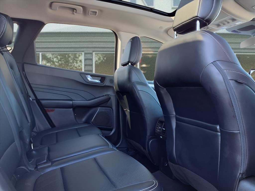 Used 2021 Ford Escape SEL w/ Technology Package image 11