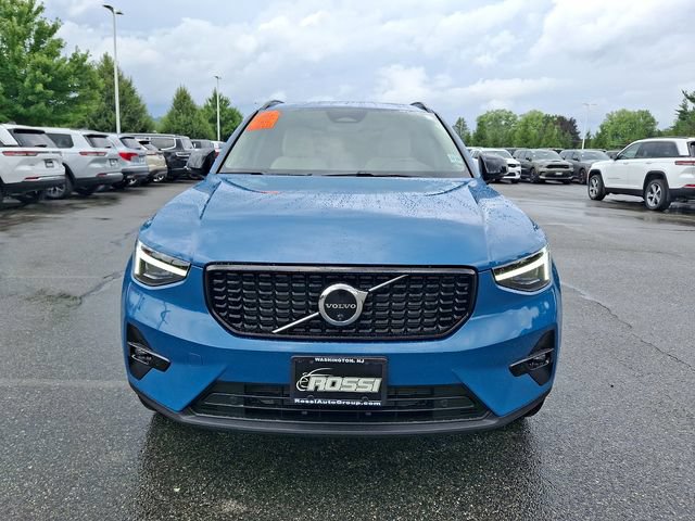 Used 2025 Volvo XC40 B5 Ultra w/ Climate Package AWD/4WD image 3