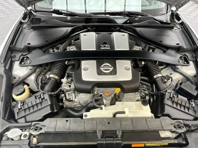 Used 2010 Nissan 370Z Touring RWD image 31