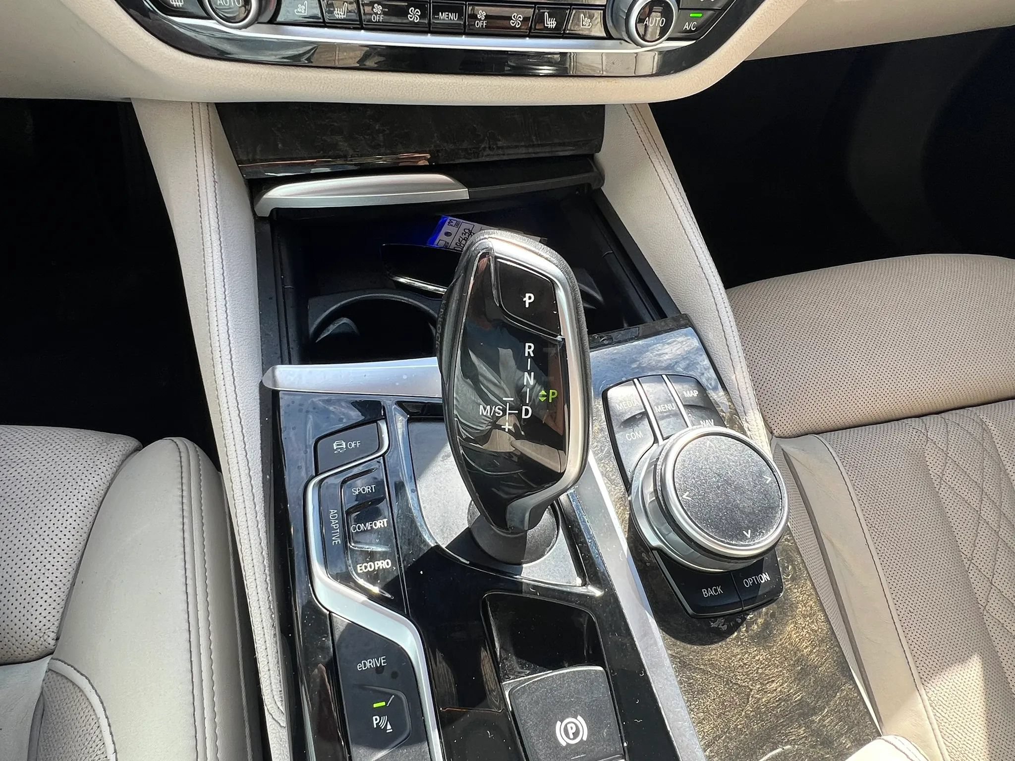 Used 2018 BMW 530e xDrive w/ Premium Package 2 AWD/4WD image 25