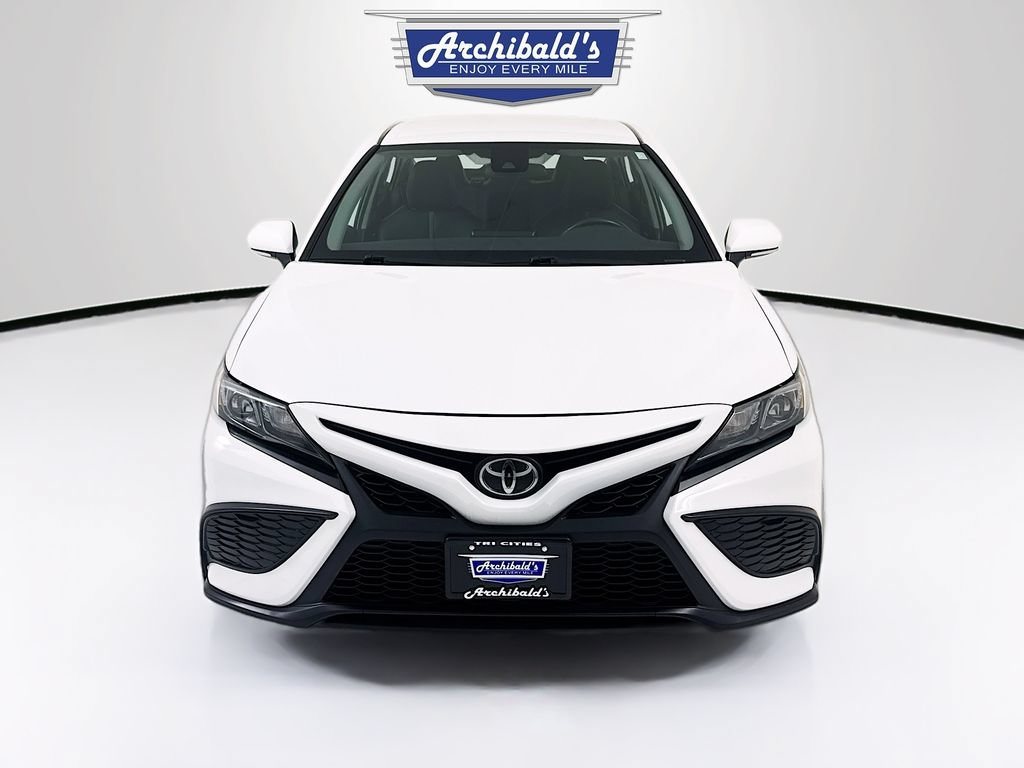 Used 2024 Toyota Camry SE FWD image 2