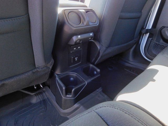 Used 2023 Jeep Gladiator Sport image 12