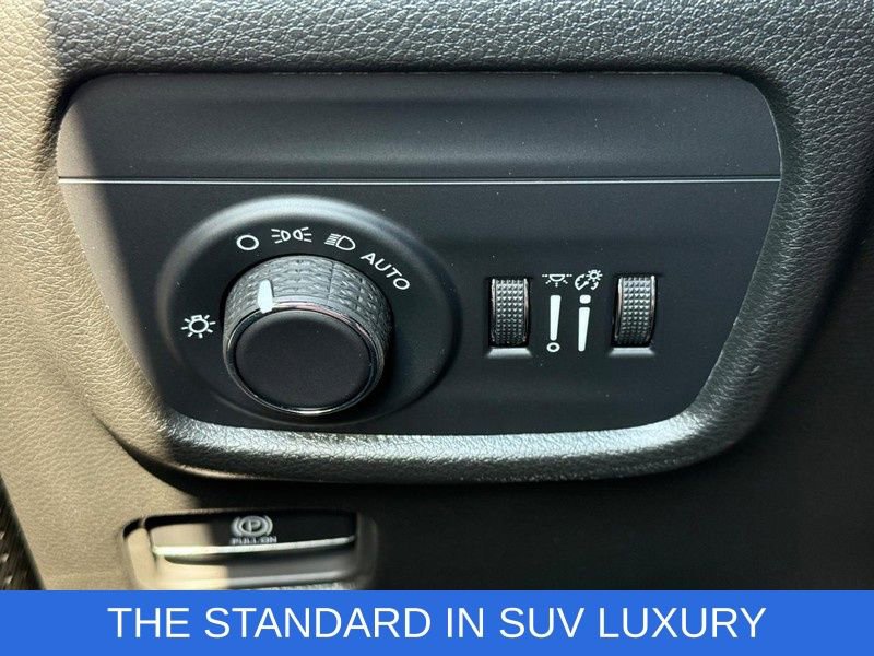 New 2025 Jeep Grand Cherokee Laredo X w/ Luxury Tech Group I image 12