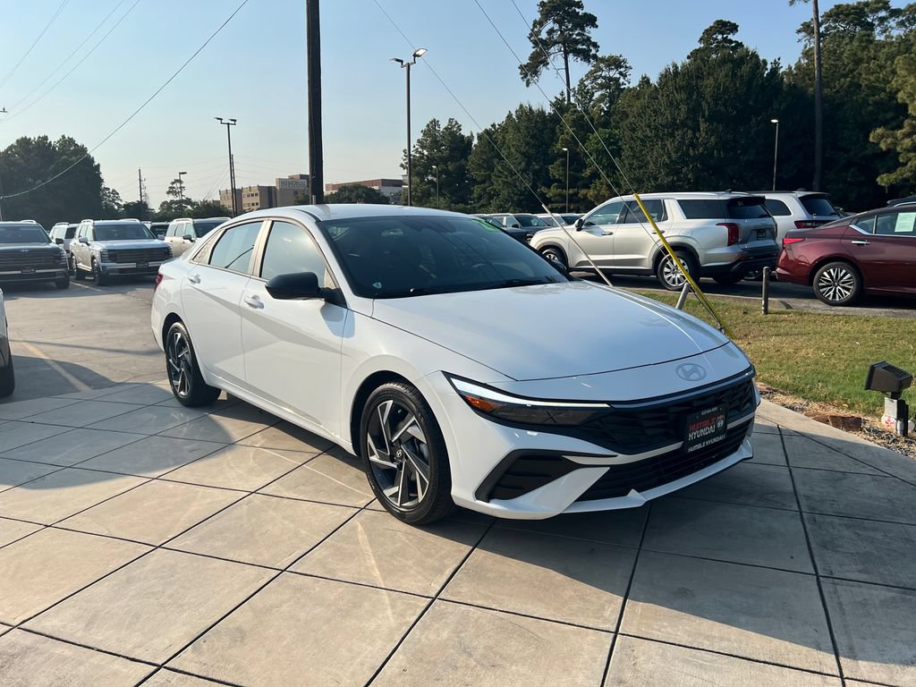 Certified 2025 Hyundai Elantra Sport FWD image 3