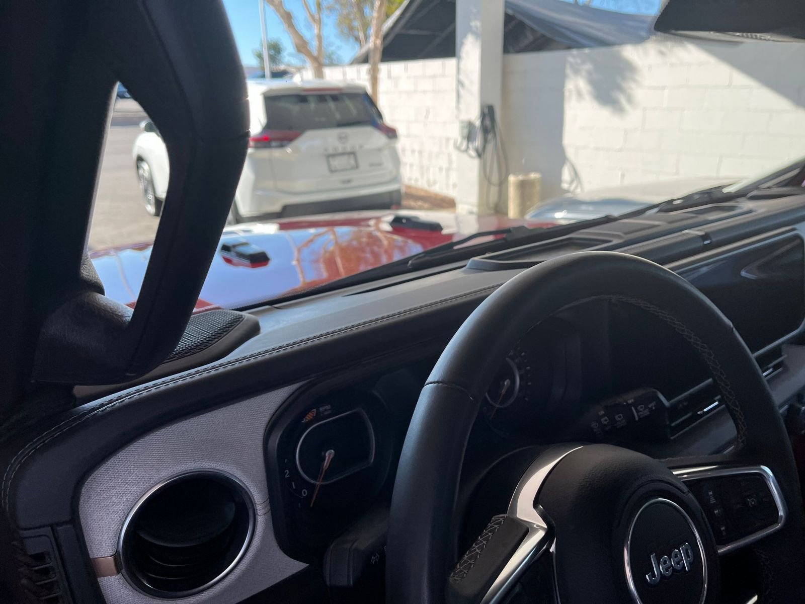 Used 2025 Jeep Wrangler Sahara image 34