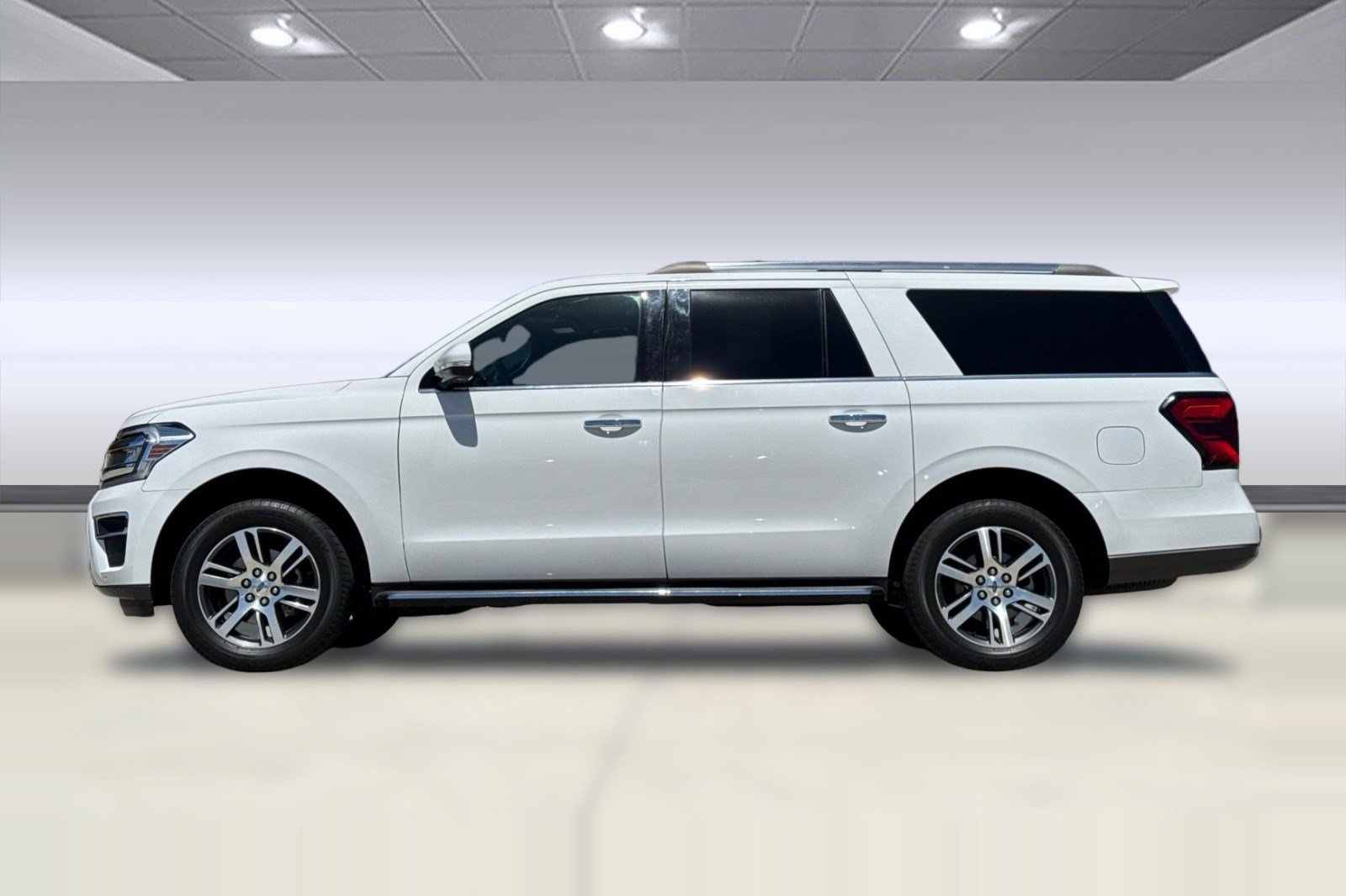 Used 2022 Ford Expedition Max Limited RWD image 2