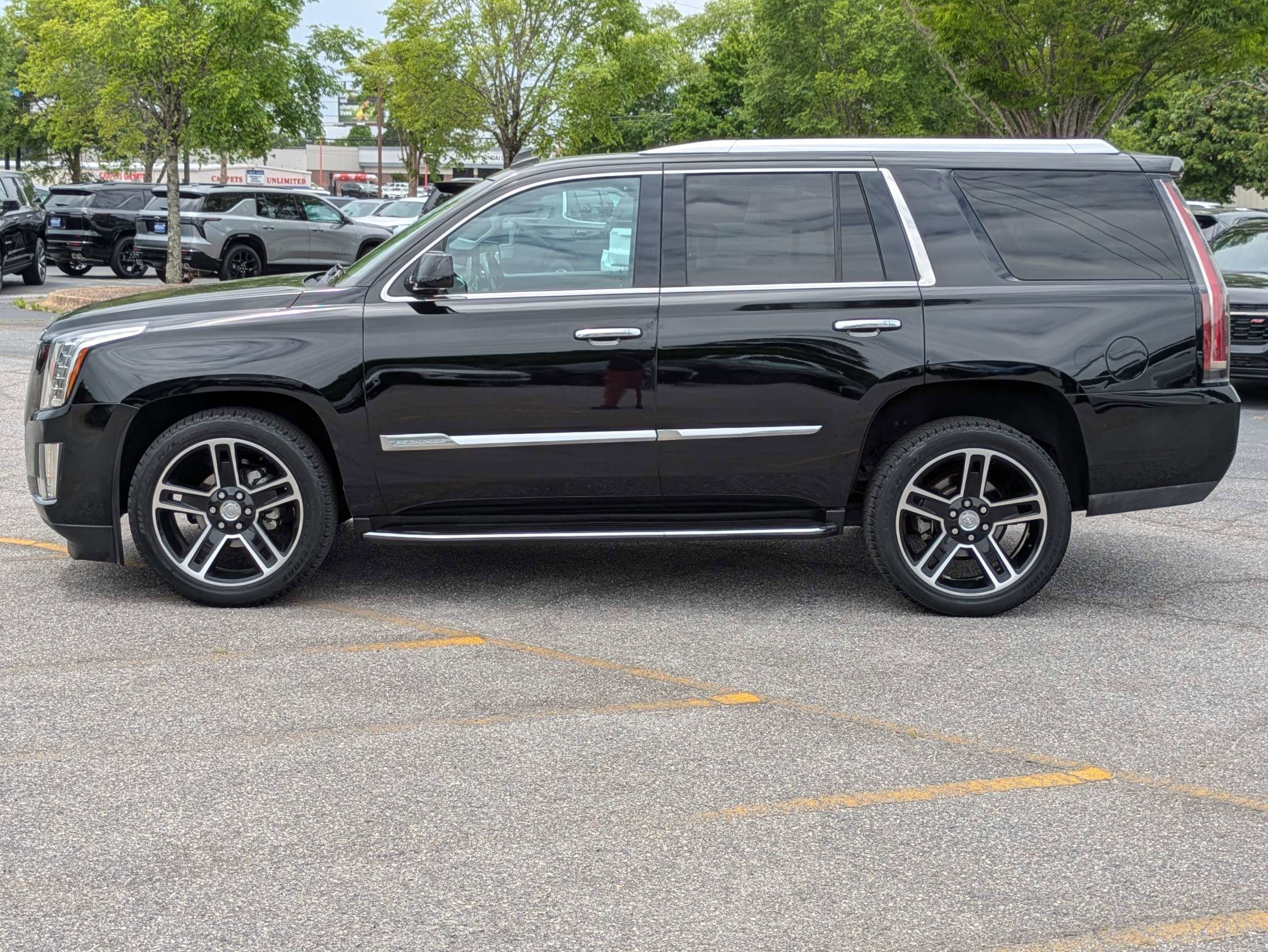 Used 2015 Cadillac Escalade Luxury RWD image 7