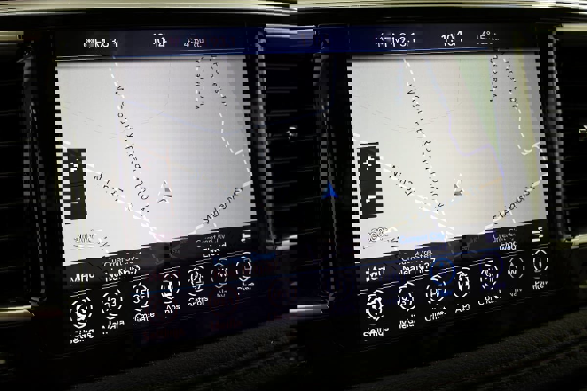 Used 2019 Chrysler Pacifica Limited w/ Tire & Wheel Group image 8