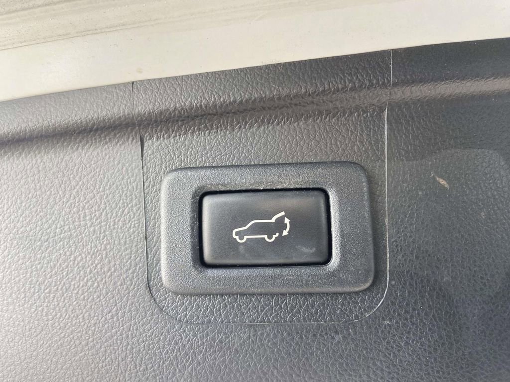 Used 2018 Subaru Outback 3.6R Limited image 11
