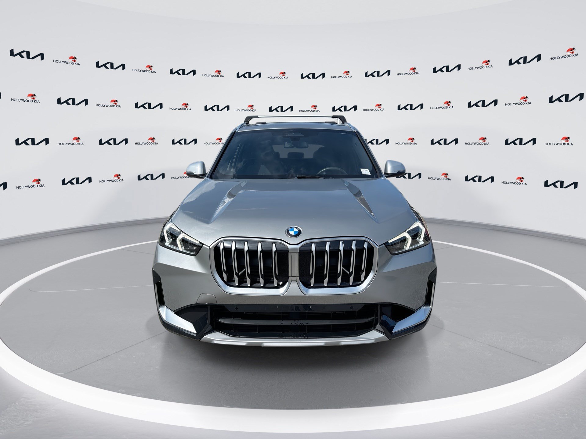 Used 2024 BMW X1 xDrive28i AWD/4WD image 3