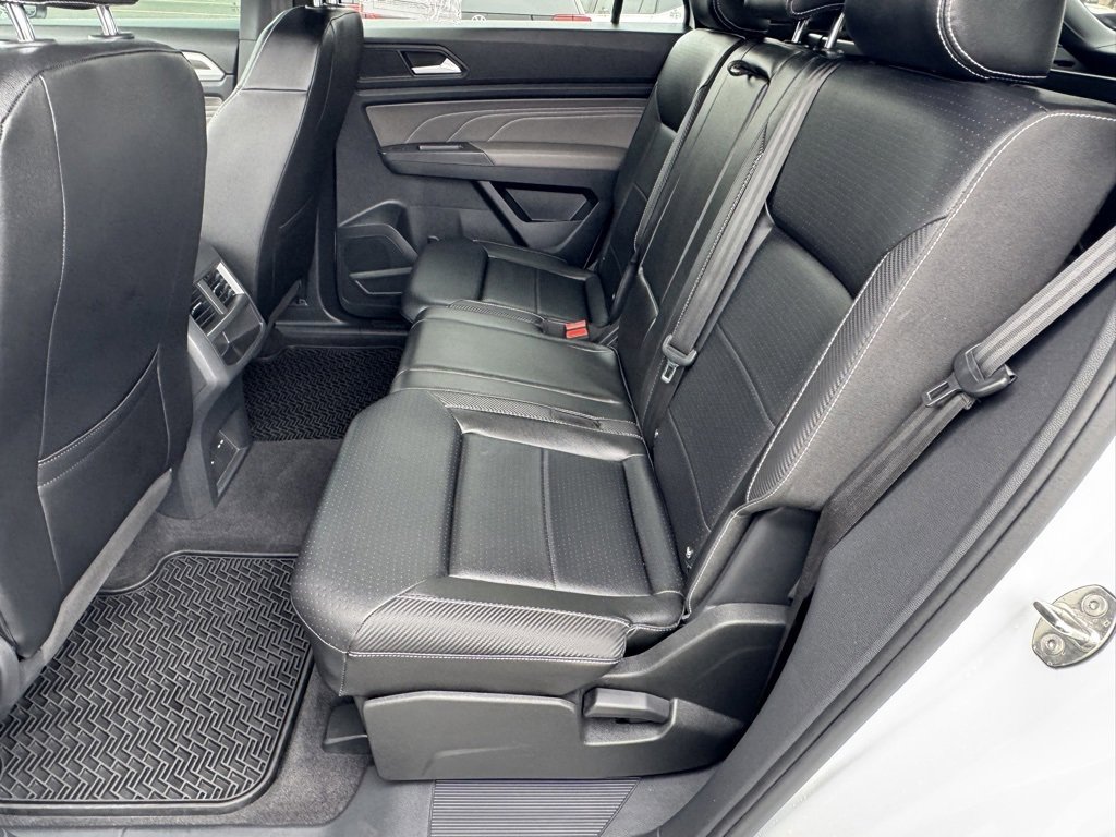 Used 2021 Volkswagen Atlas Cross Sport SE w/ Panoramic Sunroof Package image 21