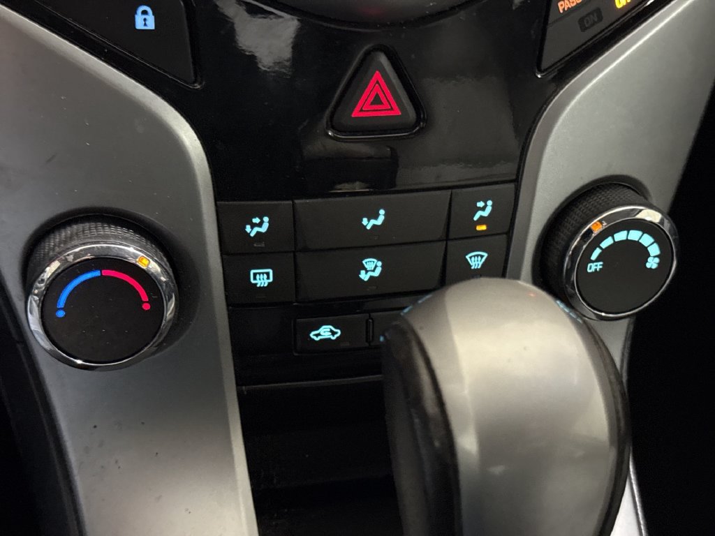 Used 2014 Chevrolet Cruze LT w/ Technology Package FWD image 16