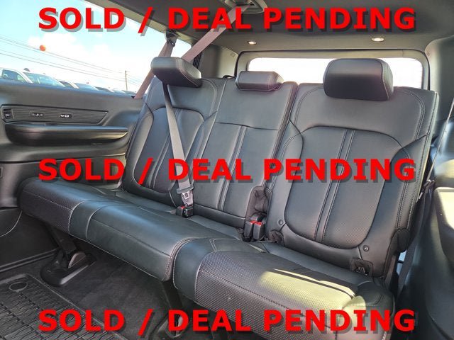 Used 2025 Jeep Wagoneer L Series II w/ Convenience Group I AWD/4WD image 14